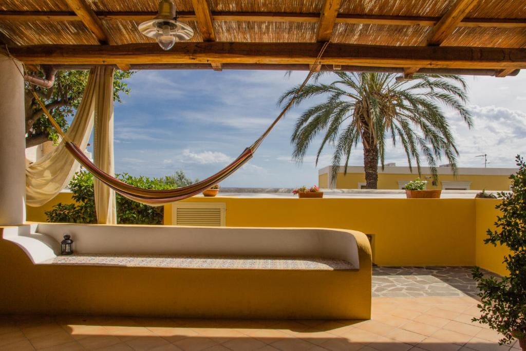 Triple Room with Partial Sea View room - Image 1