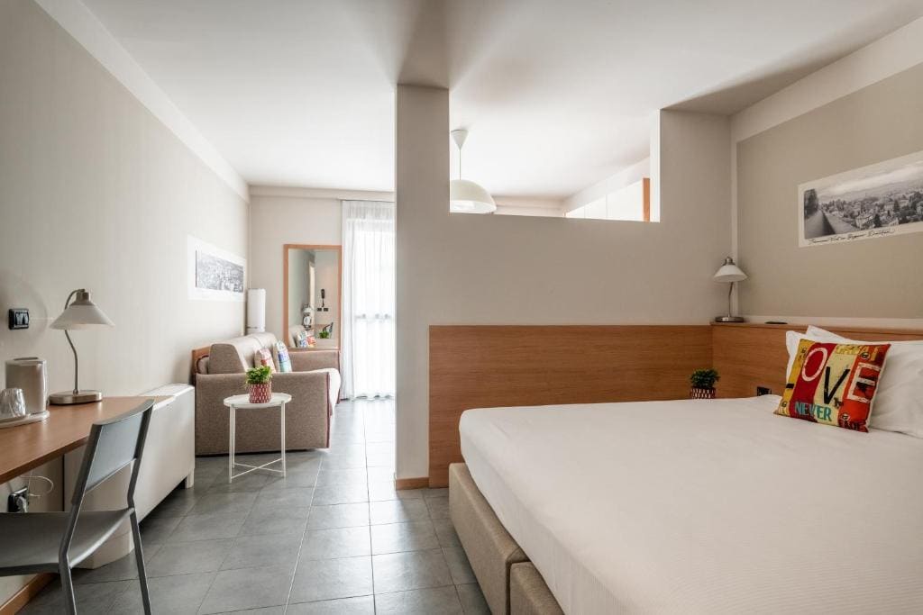 Comfort Quadruple Room room - Image 2