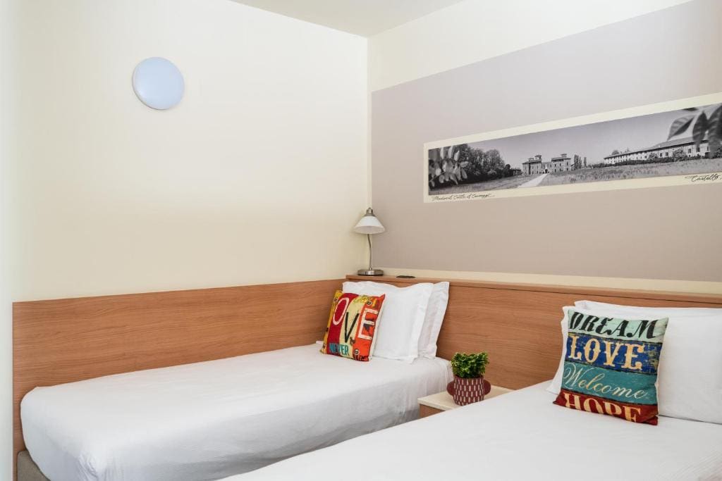 Comfort Twin Room room - Image 2