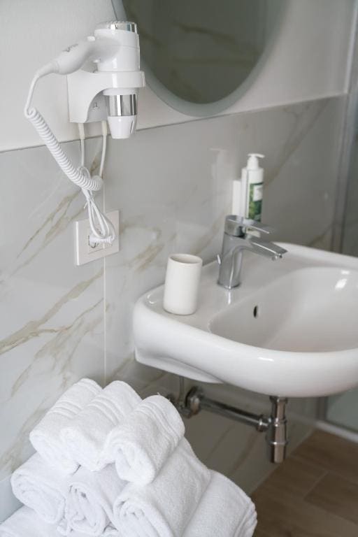 Triple Room with Private Bathroom room - Image 2