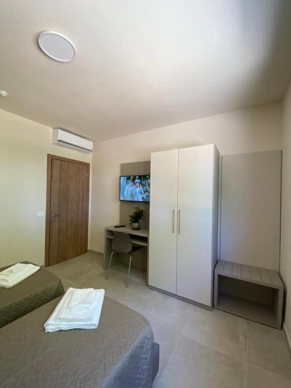 Double Room with Private Bathroom room - Image 2