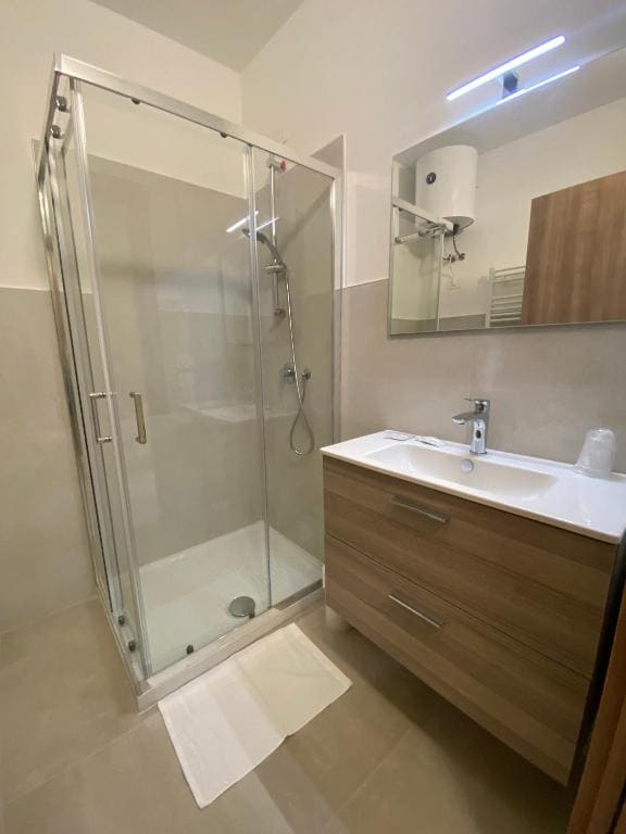 Double Room with Private Bathroom room - Image 1