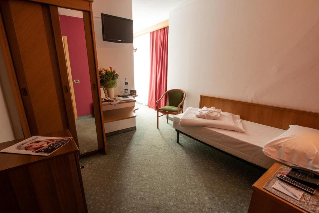 Double or Twin Room room - Image 3