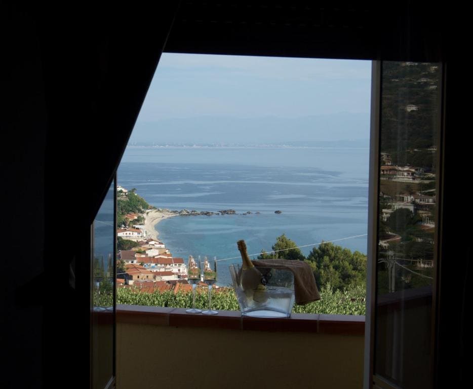 Double Room with Sea View room - Image 1