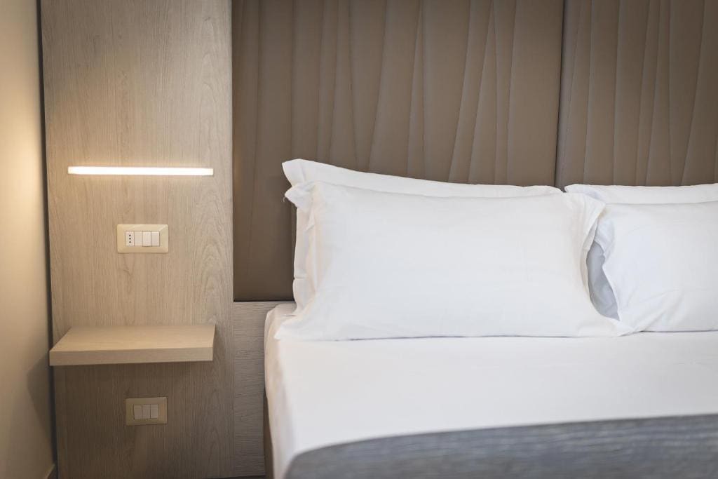 Superior Quadruple Room room - Image 3