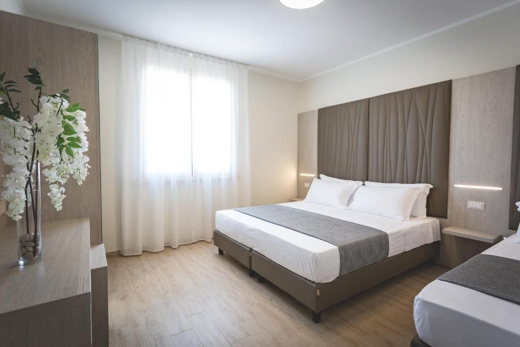 Superior Triple Room room - Image 1