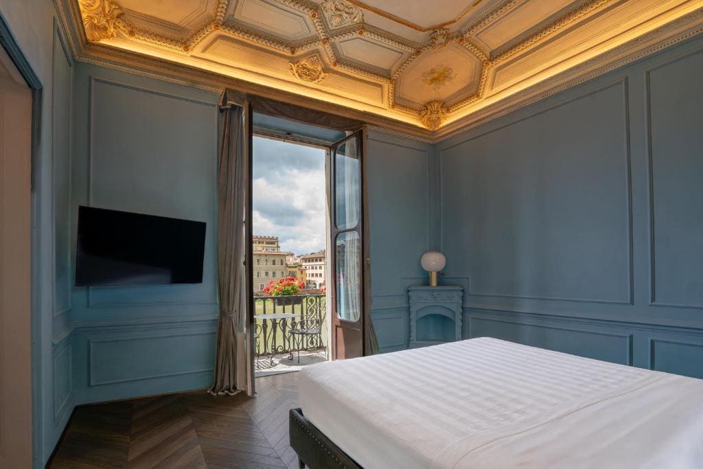 Presidential Suite with Balcony room - Image 3