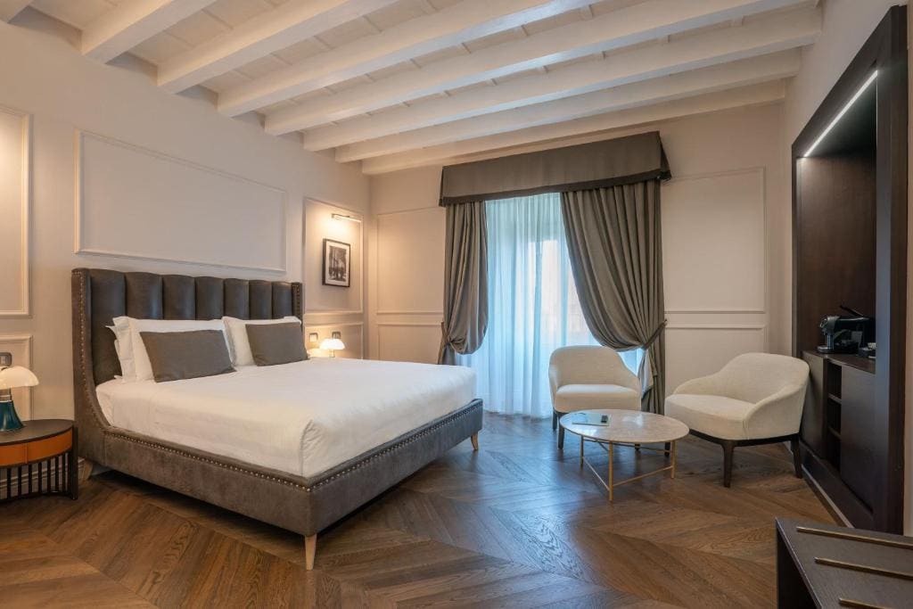 Junior Suite with River View room - Image 1