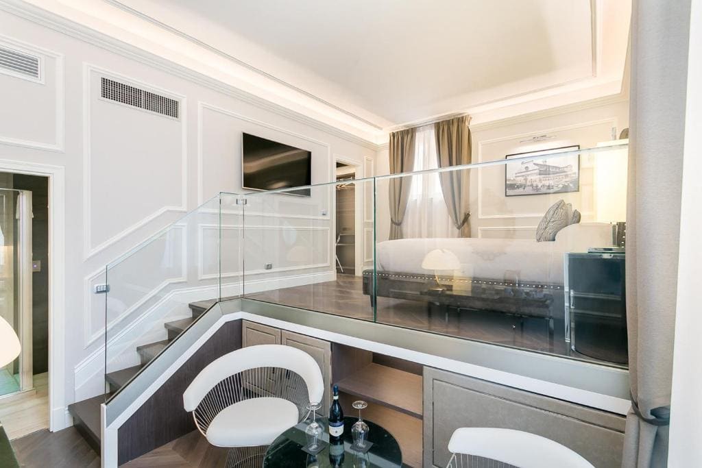 Deluxe Double Room with Jacuzzi Bathtub room - Image 3