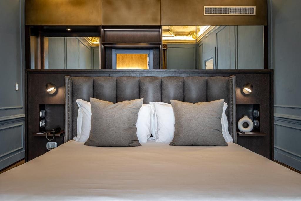 Presidential Suite with Balcony room - Image 2