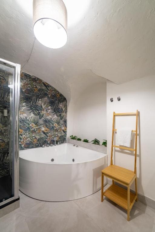 Double Room with Private External Bathroom room - Image 3