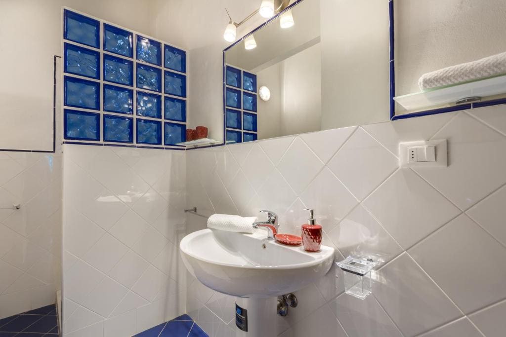 Luxury Triple Room room - Image 1