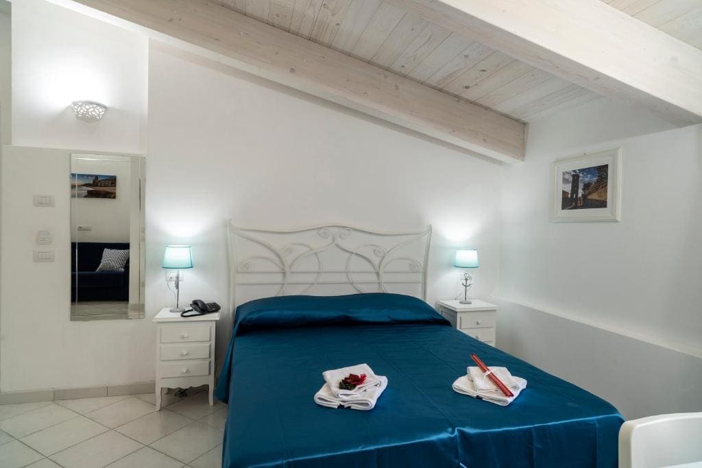 Deluxe Double or Twin Room room - Image 1