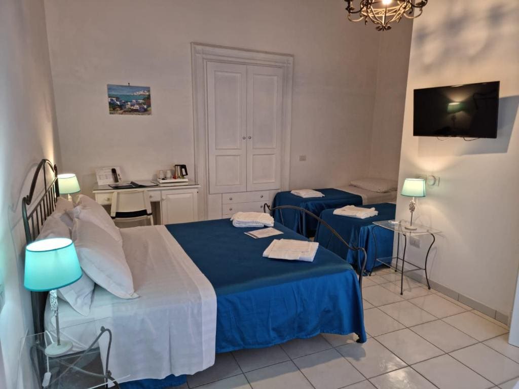 Quadruple Room with Balcony room - Image 3