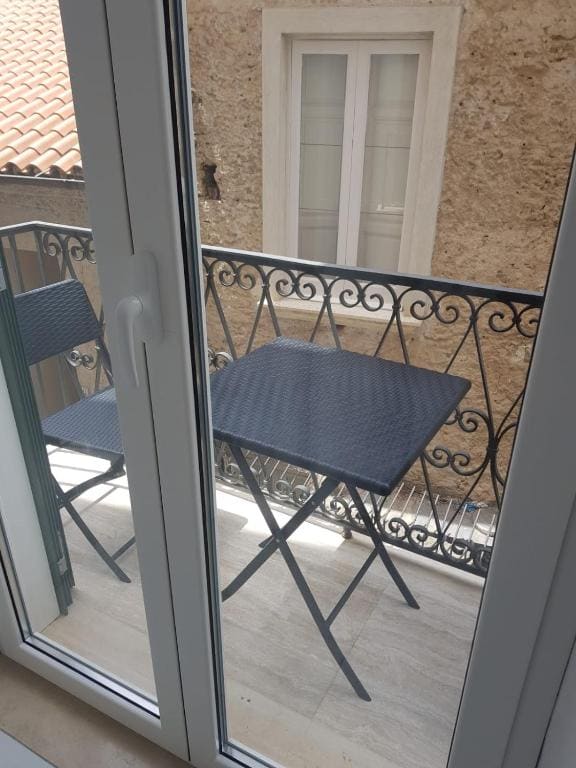 Quadruple Room with Balcony room - Image 1