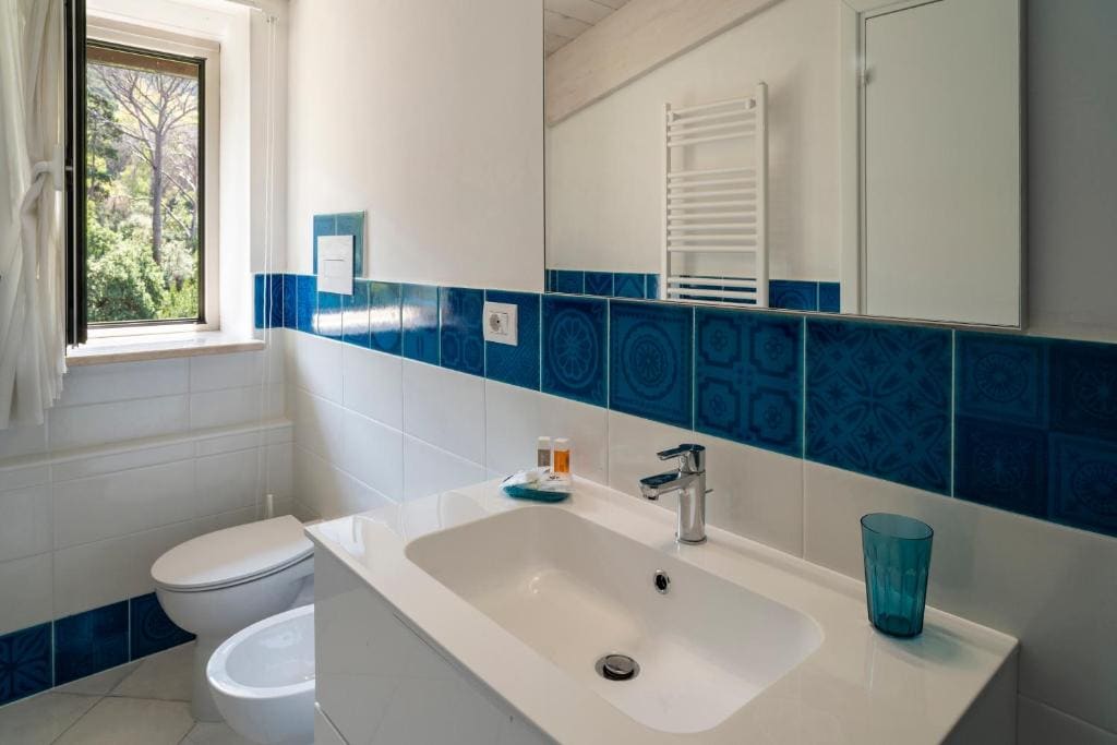 Superior Triple Room room - Image 1