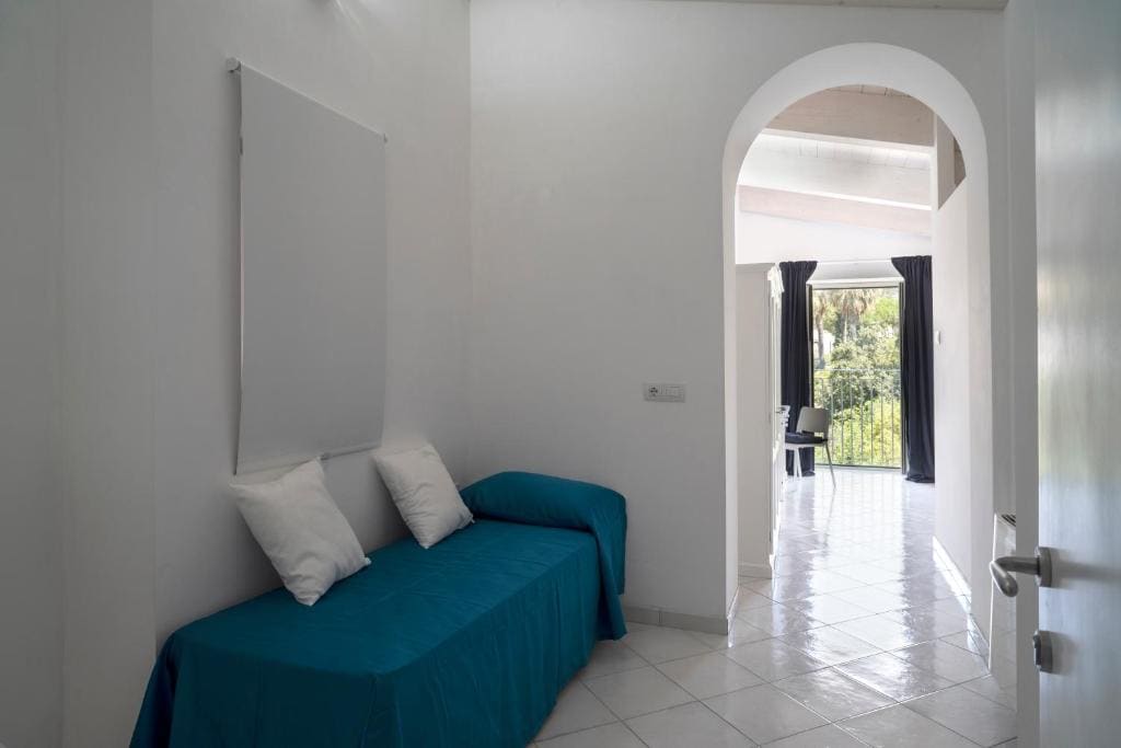 Superior Triple Room room - Image 3