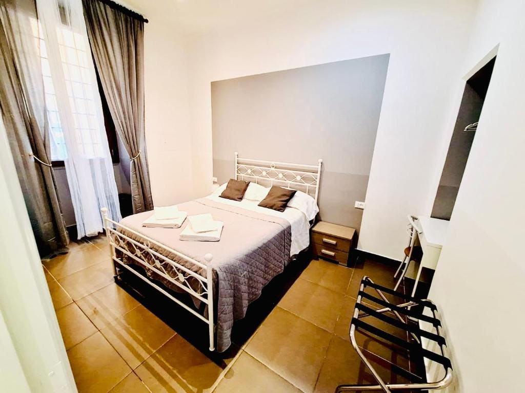 Double Room with Private Bathroom room - Image 3