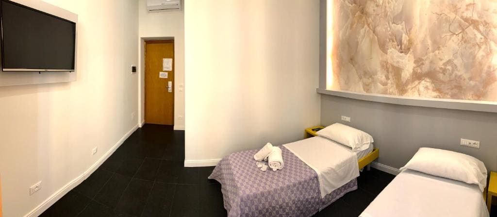 Superior Twin Room room - Image 2