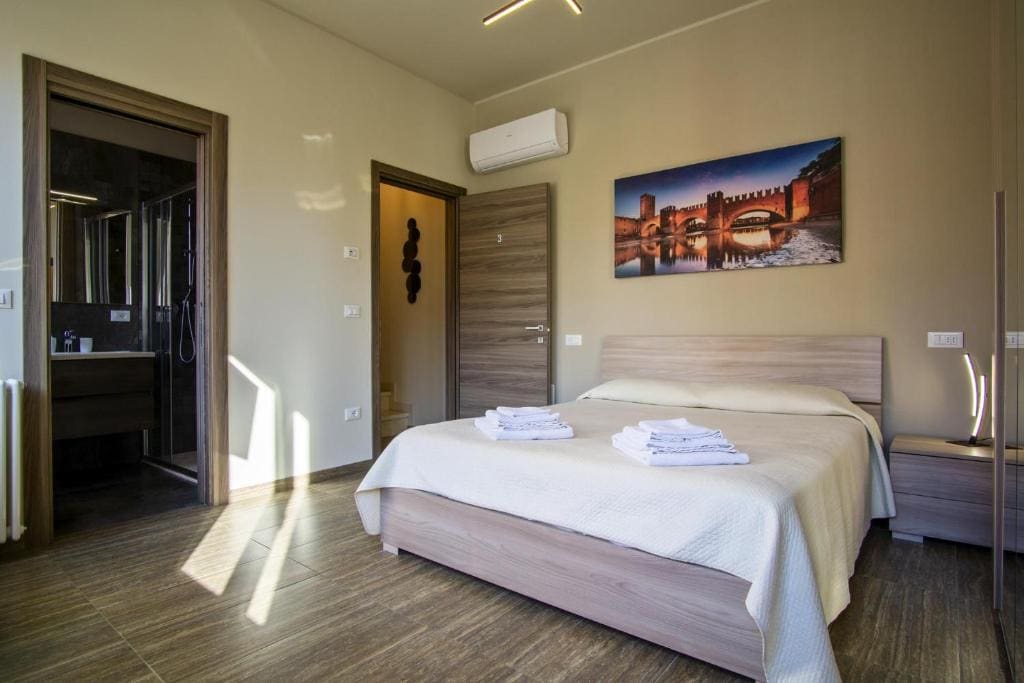 Double Room with Private Bathroom room - Image 2