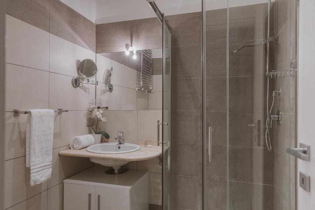 Room room - Image 1