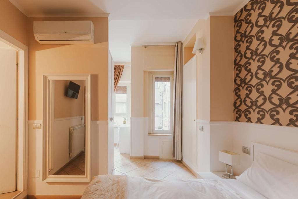 Room room - Image 2