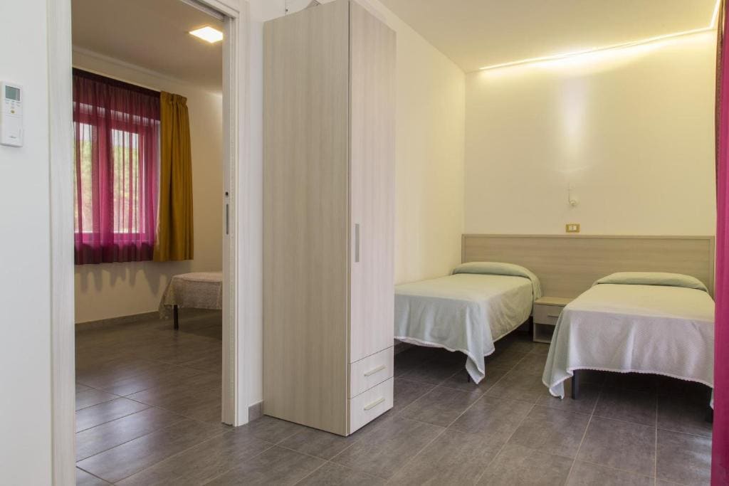 Deluxe Family Room room - Image 2