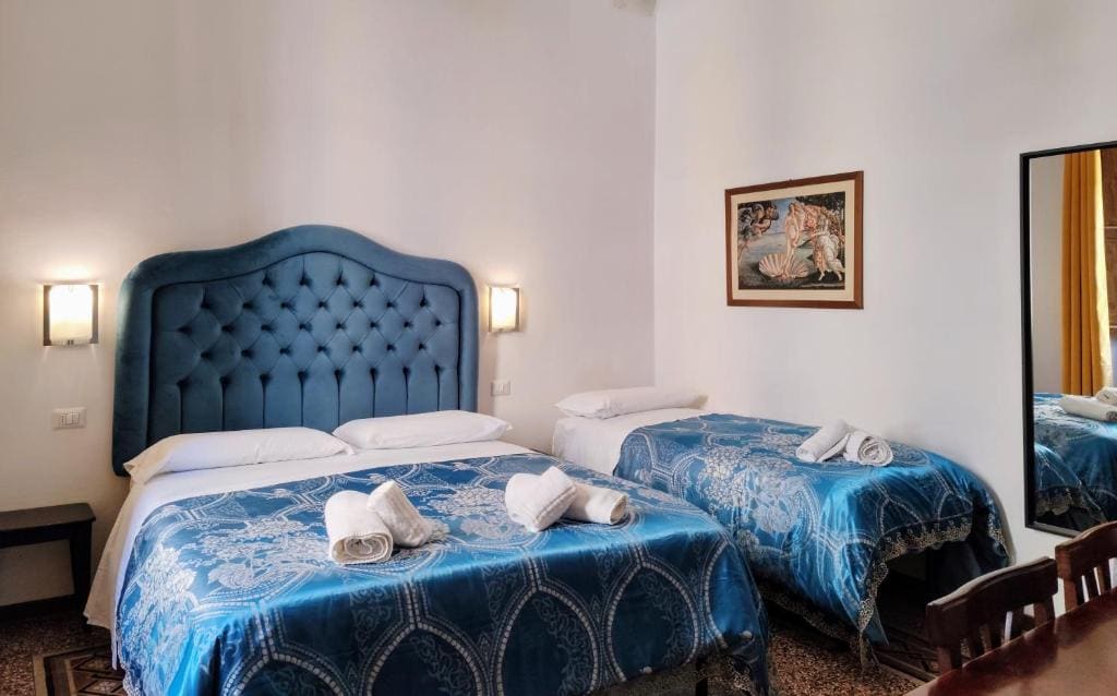Double Room with Private Bathroom room - Image 3