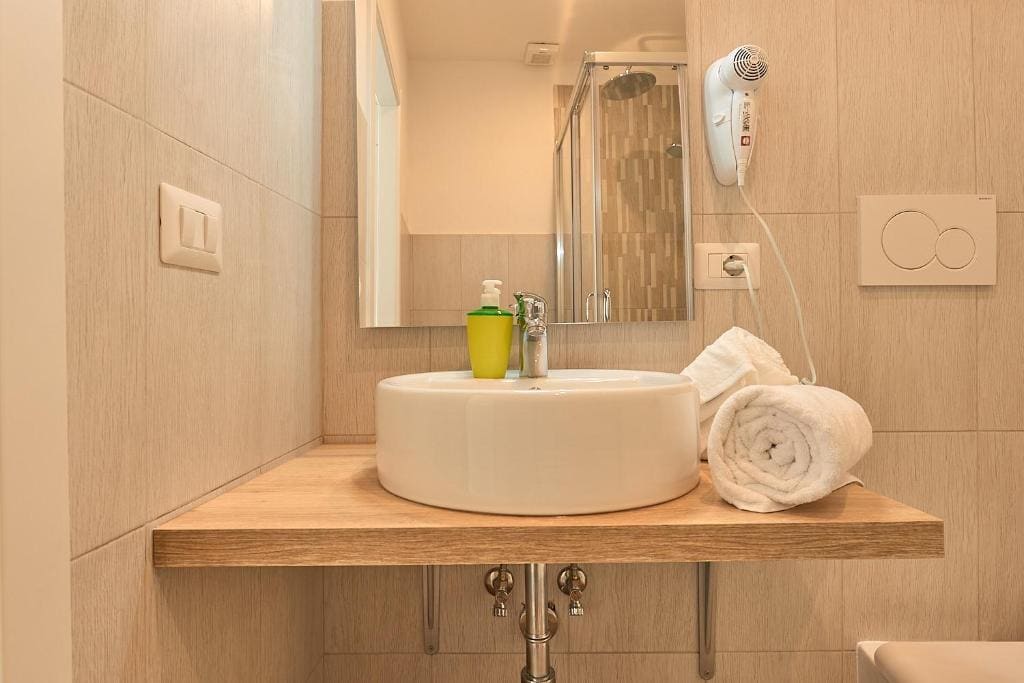 Double Room with Private Bathroom room - Image 1