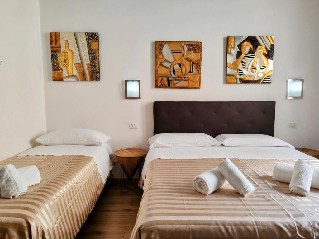 Double Room with extra bed with private bathroom room - Image 2