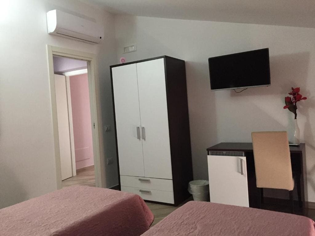 Deluxe Double or Twin Room room - Image 1