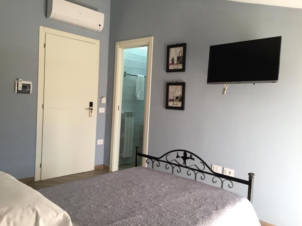 Large Single Room room - Image 1