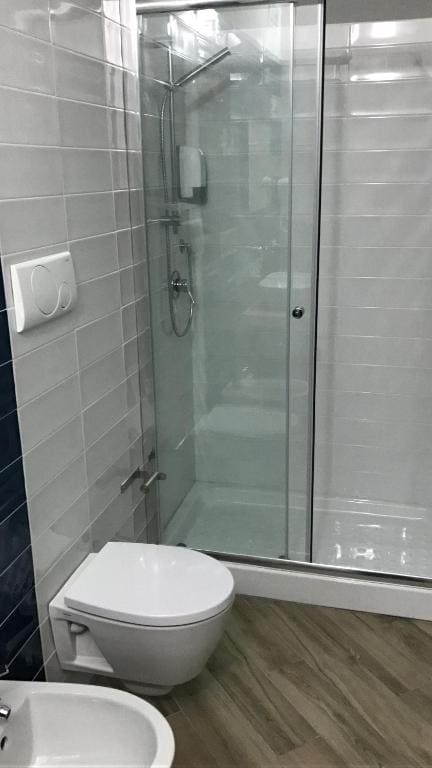 Large Single Room room - Image 2