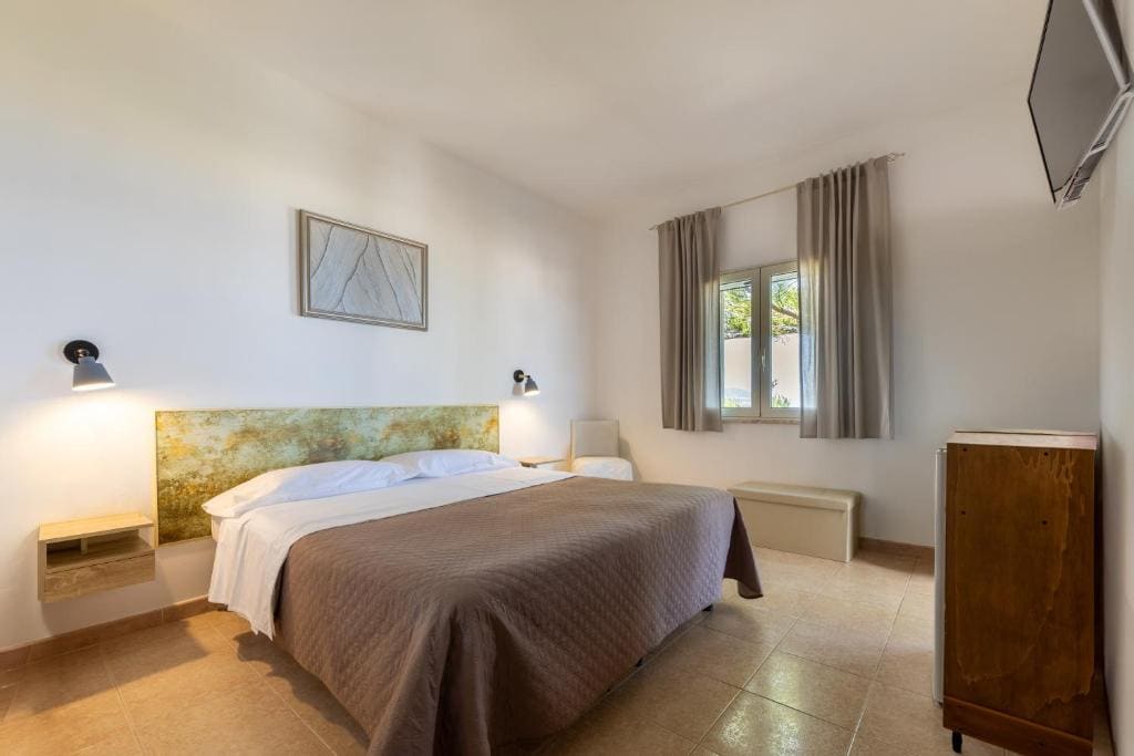 Double Room with Sea View room - Image 2
