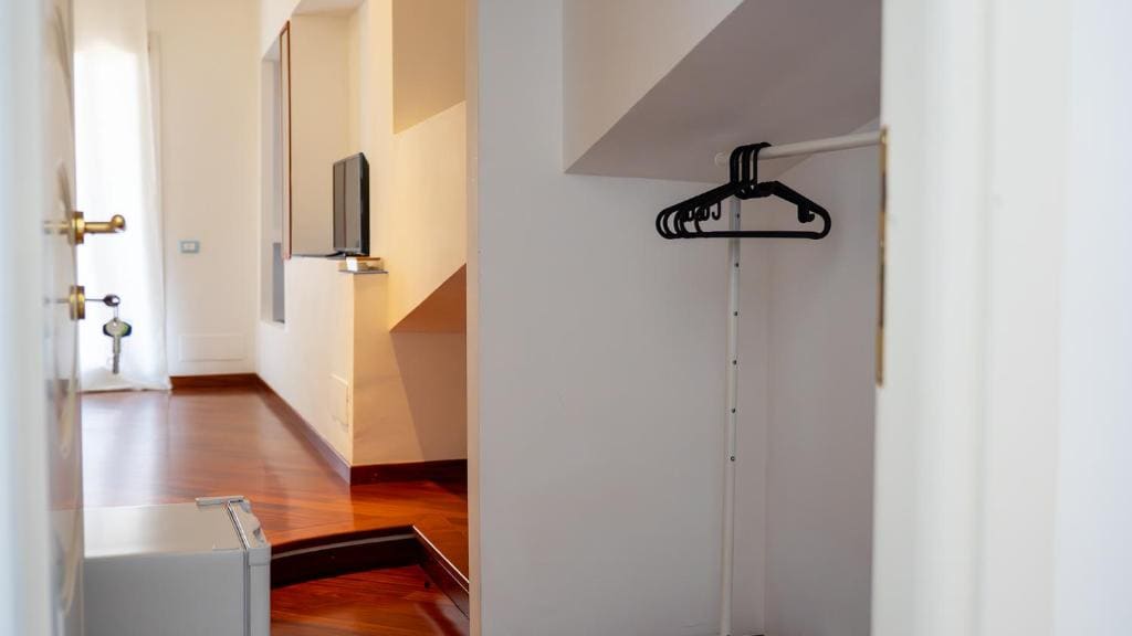 Twin Room with Balcony room - Image 2
