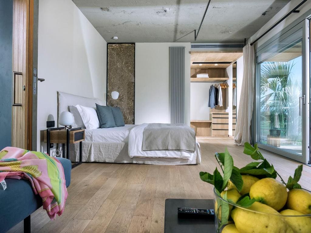 Bungalow with private jacuzzi room - Image 2