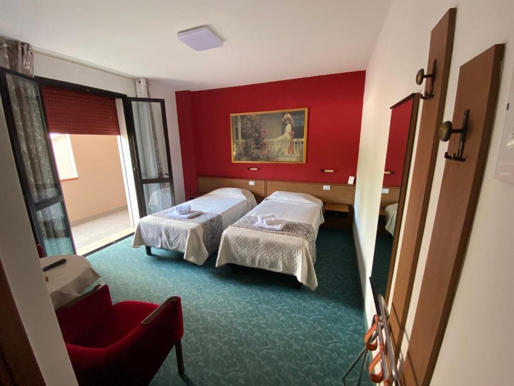 Standard Double Room room - Image 2