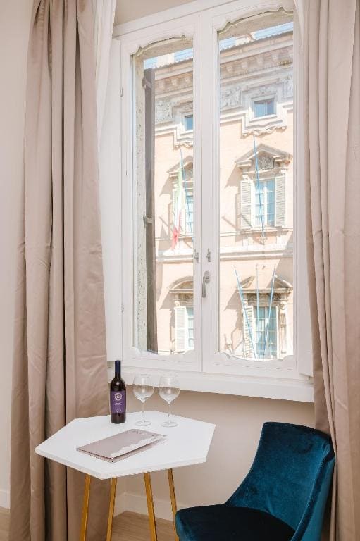 Deluxe King Suite room - Image 2