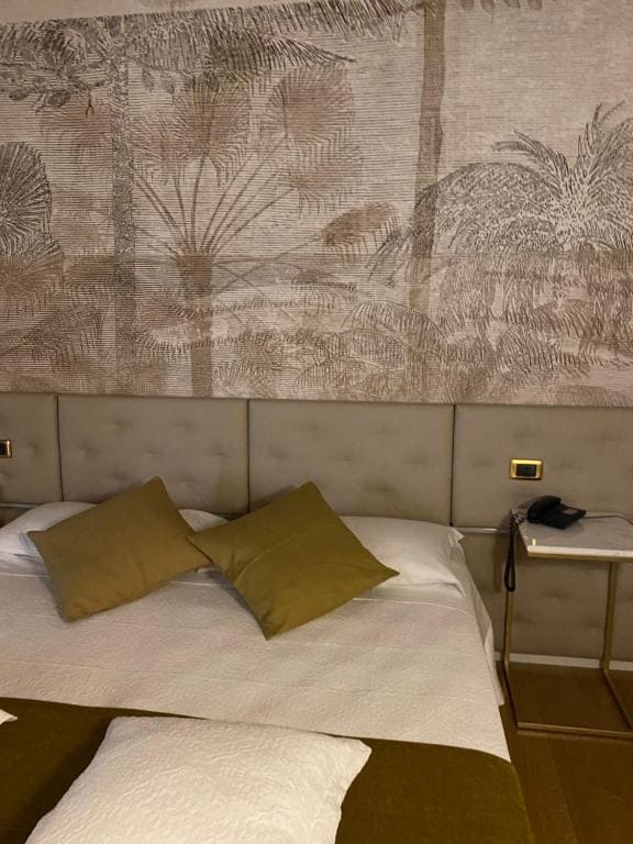 Small Double or Twin Room room - Image 3