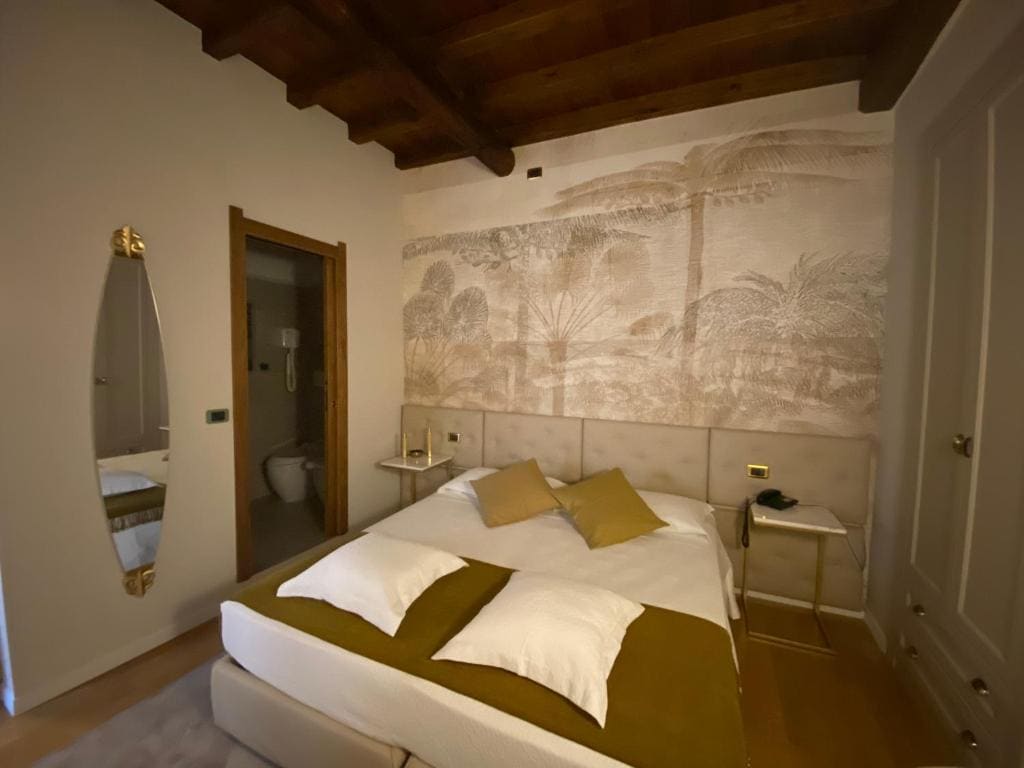 Small Double or Twin Room room - Image 1