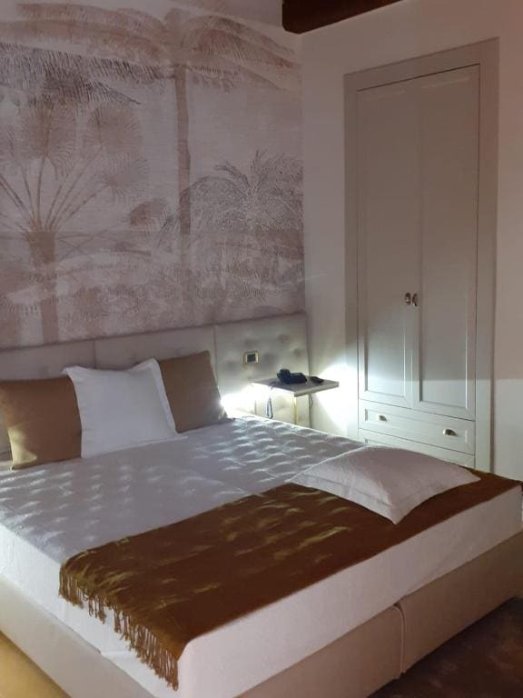 Small Double or Twin Room room - Image 2