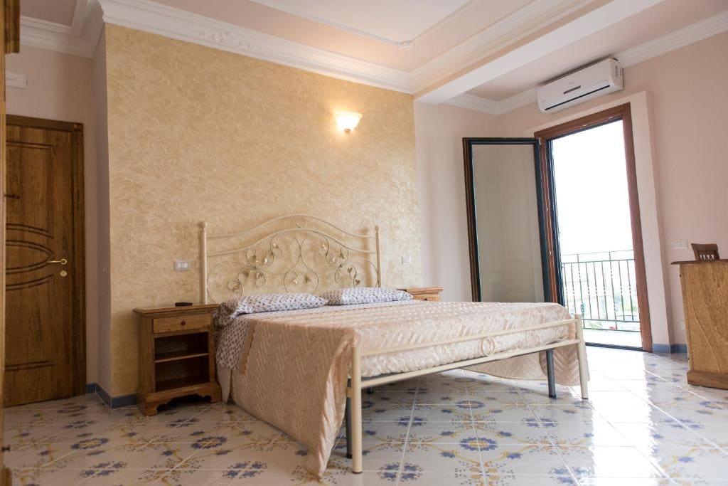Superior Double Room room - Image 1
