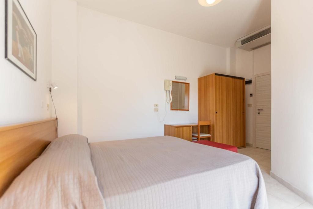 Double or Twin Room room - Image 3