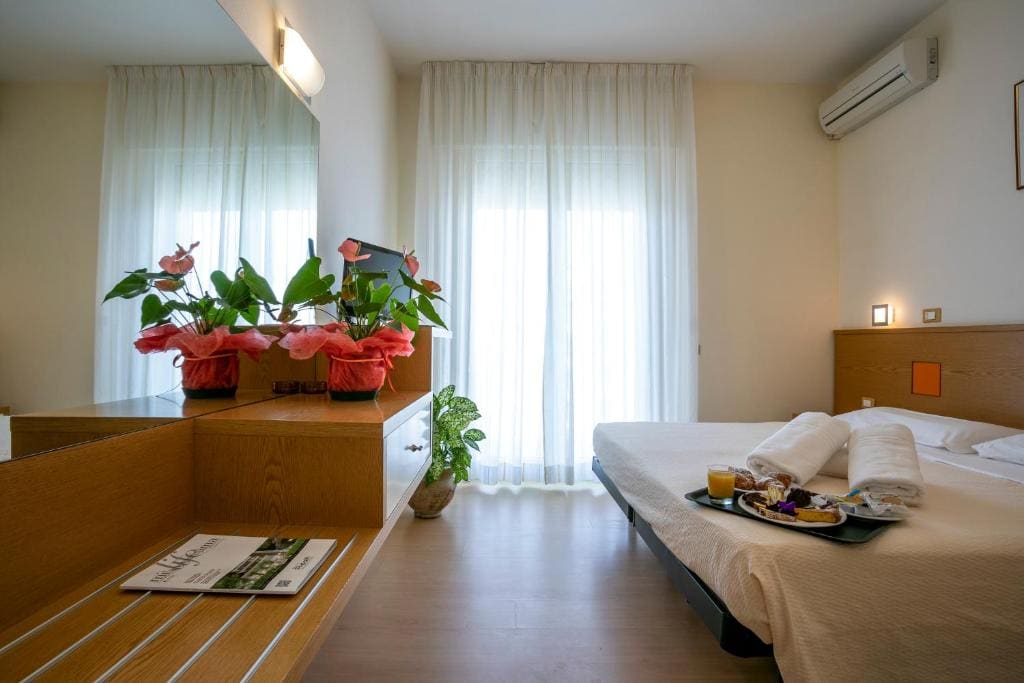 Double or Twin Room with Sea View room - Image 2