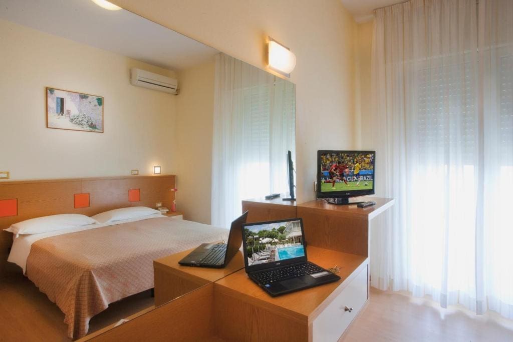 Quadruple Room with Sea View room - Image 1