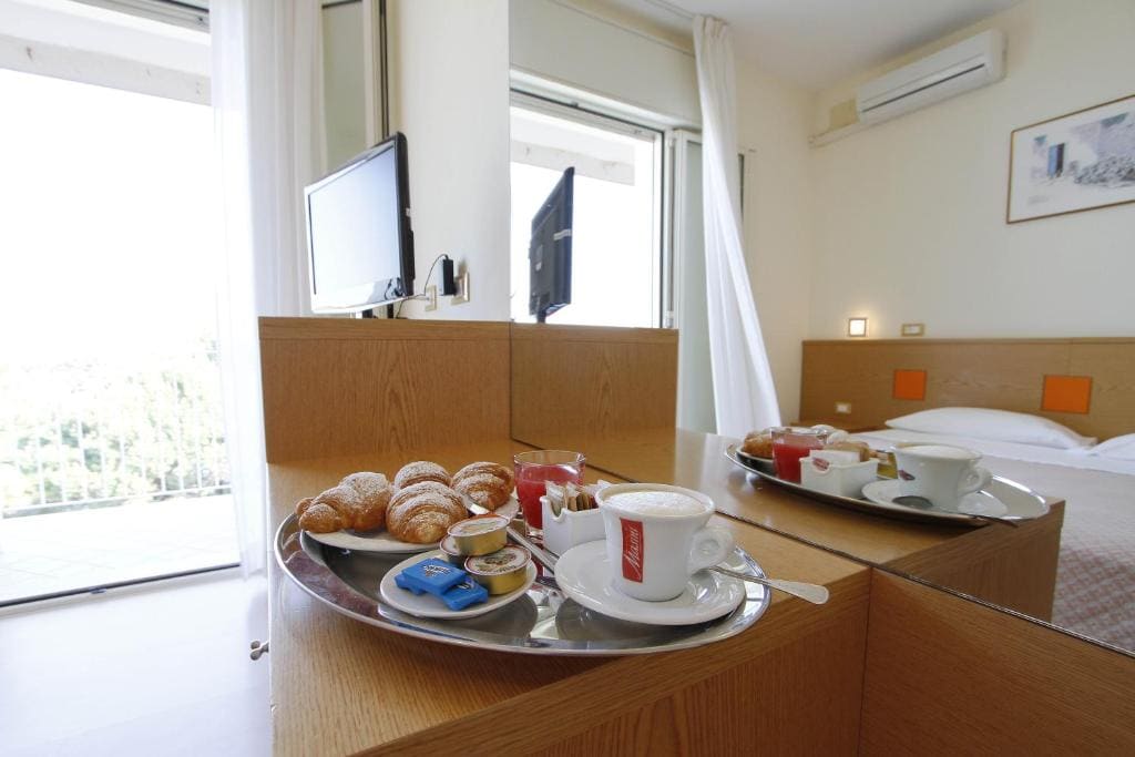 Single Room with Partial Sea View room - Image 2