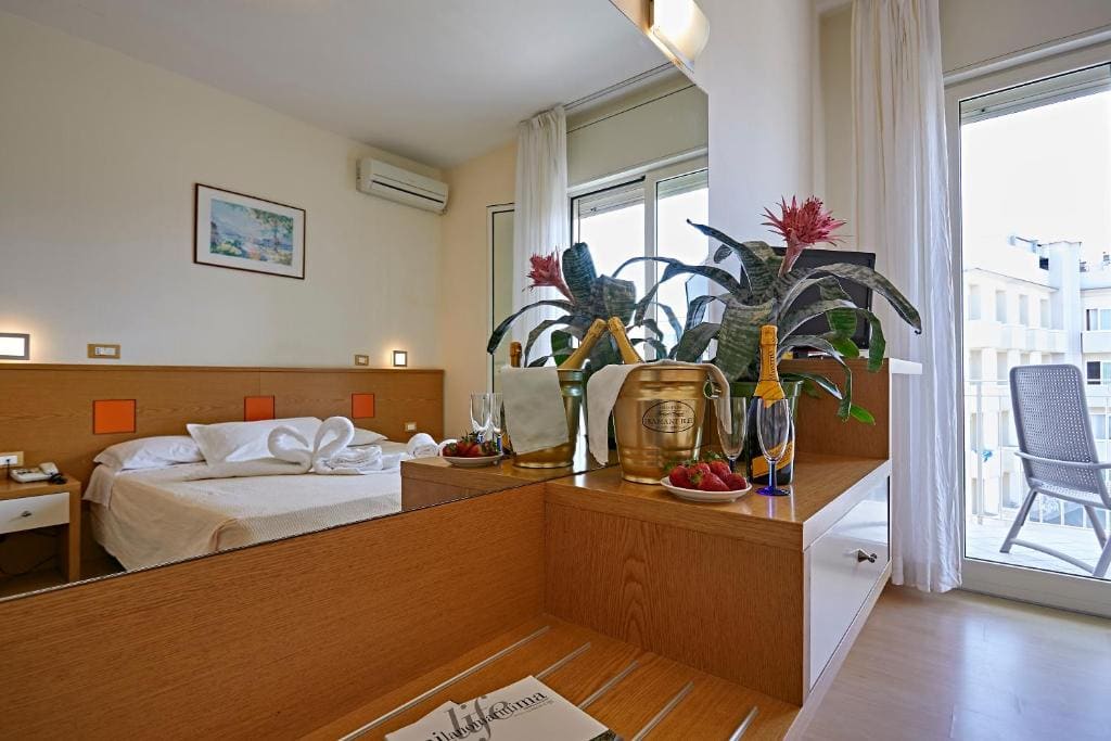 Standard Double or Twin Room with Balcony room - Image 3