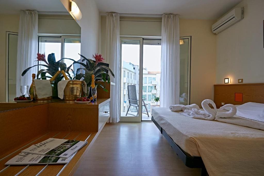 Standard Double or Twin Room with Balcony room - Image 2