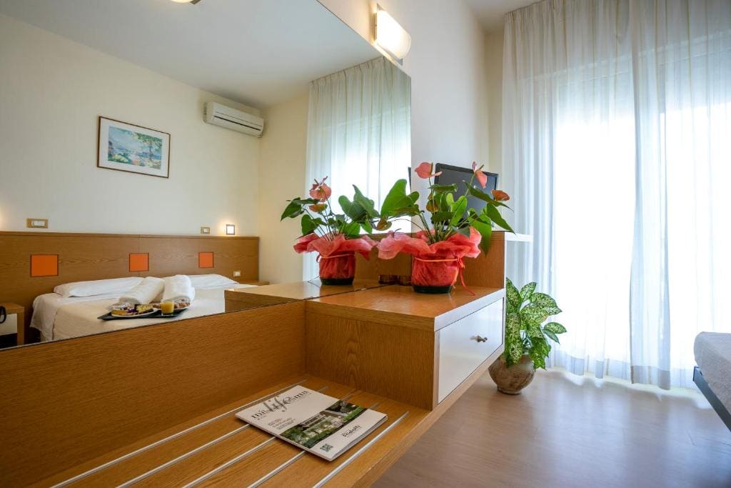 Triple Room with Sea View room - Image 1