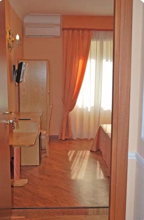 Large Double Room room - Image 1